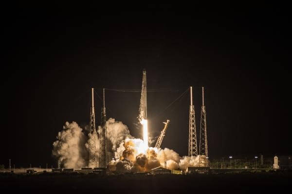 SpaceX launches Dragon CRS-15 mission to ISS whilst saying farewell to ...