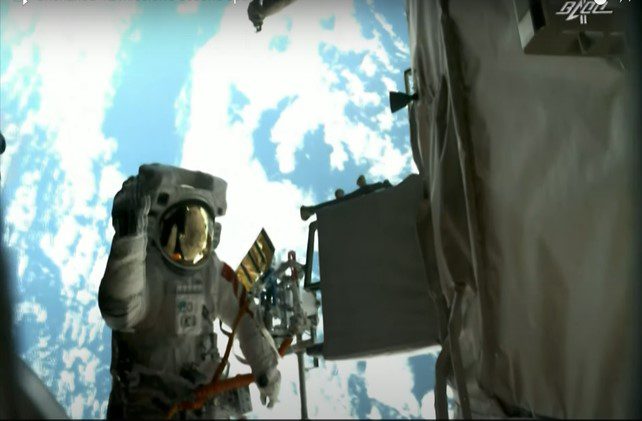 Chinese taikonauts complete second spacewalk