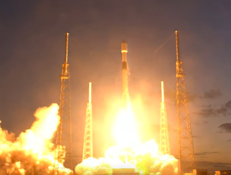 Falcon 9 launches GEO satellite pair Galaxy 33 & 34