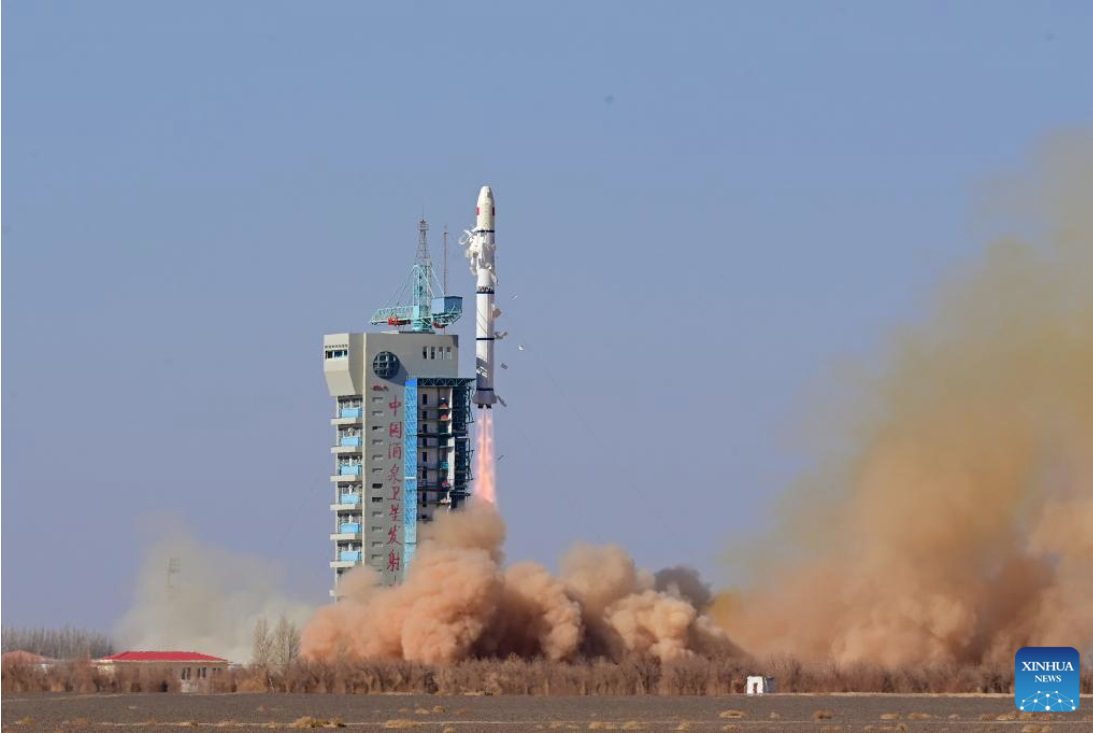 China's Earth science satellite transmits images home - Xinhua