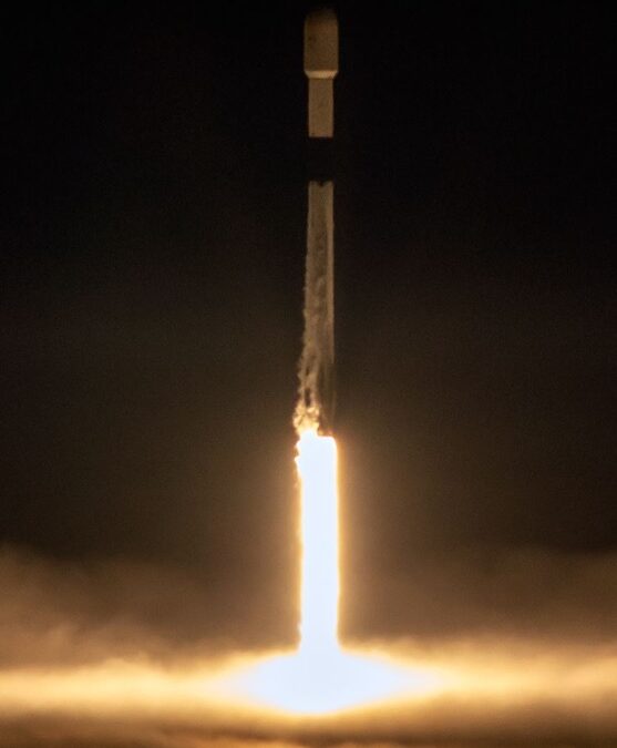 Falcon 9 launches 15 v2-Mini Starlink satellites from Vandenberg as part of Group 6-15